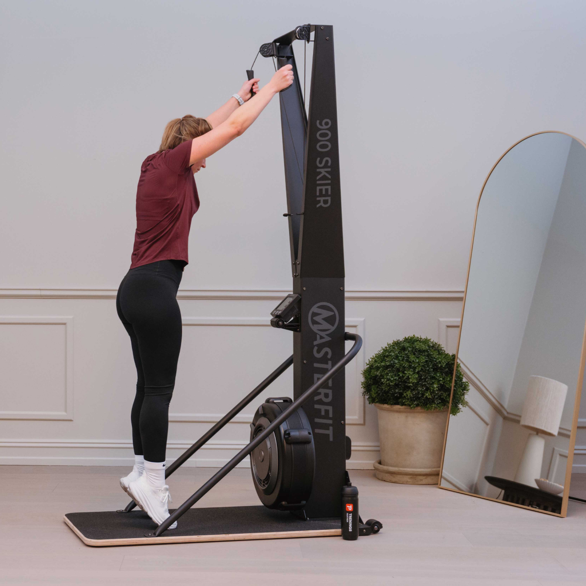 900 Skier Stakemaskin